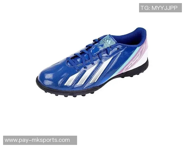 大拇指上翘足球鞋助力运动员提升场上表现与舒适度的完美选择 大拇指上翘足球鞋助力运动员提升场上表现与舒适度的完美选择